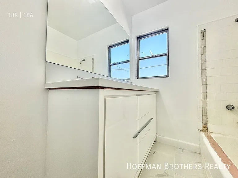 6337 Whitsett Ave #19 — Photo 11