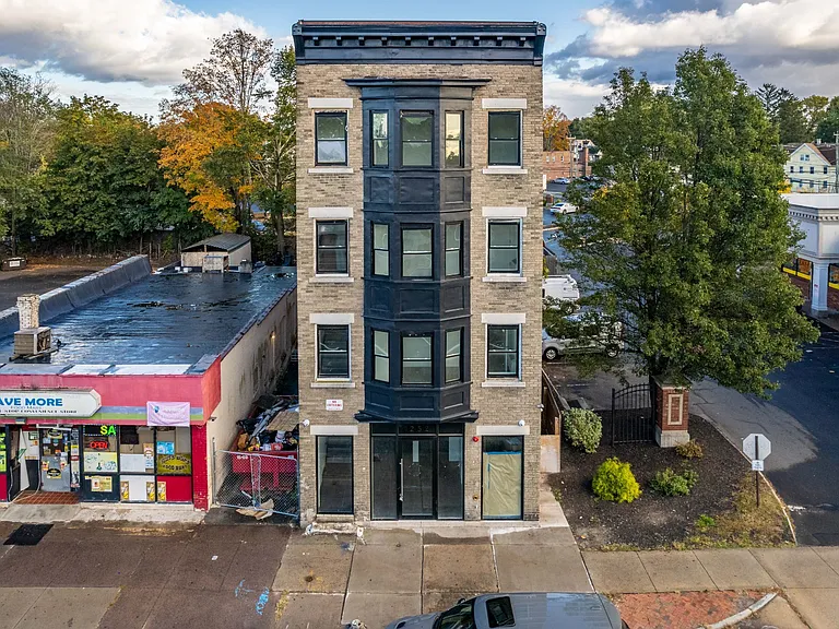 1260 Main St #204 — Photo 31