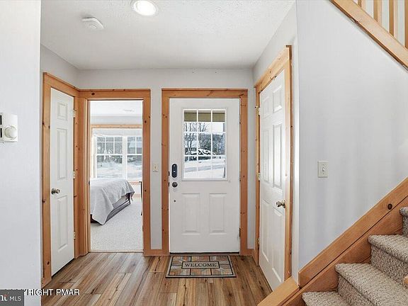 4th image of 208 Sycamore Ct