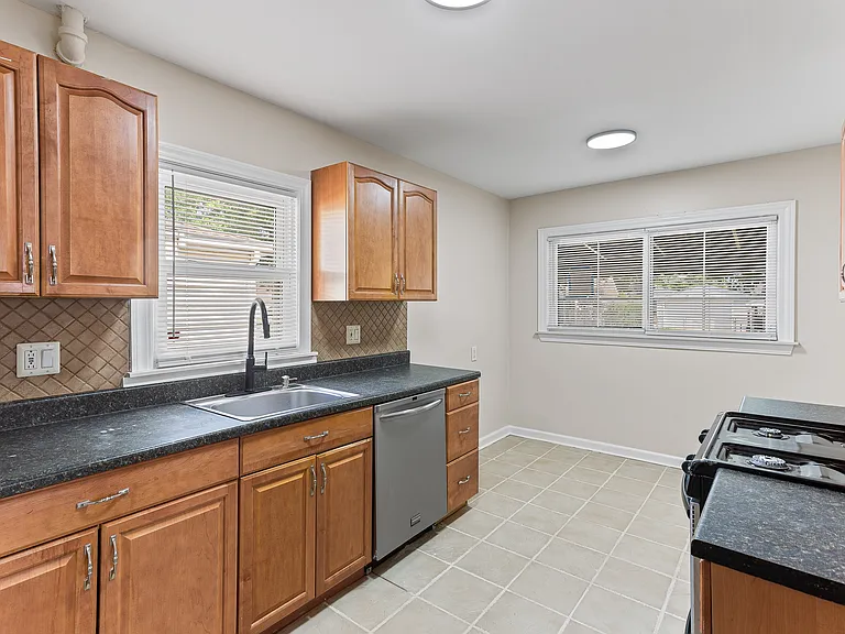 1653 London Ave — Photo 8