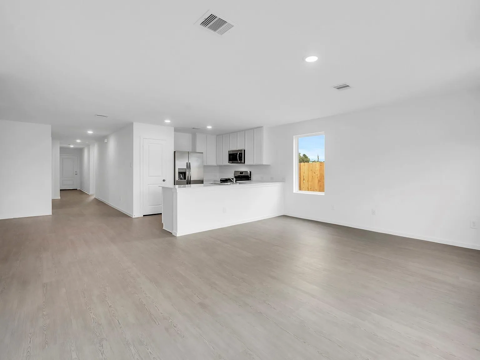 4 bed, 1760 sqft, $2,100 — Photo 4