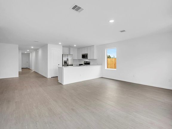 4th image of 6411 Linden Leaf Dr