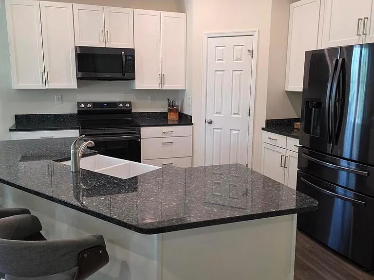 167 Hyde Park Ln — Photo 2