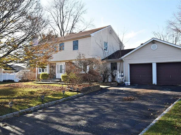 7 Thornridge Lane, South Setauket, NY 11720