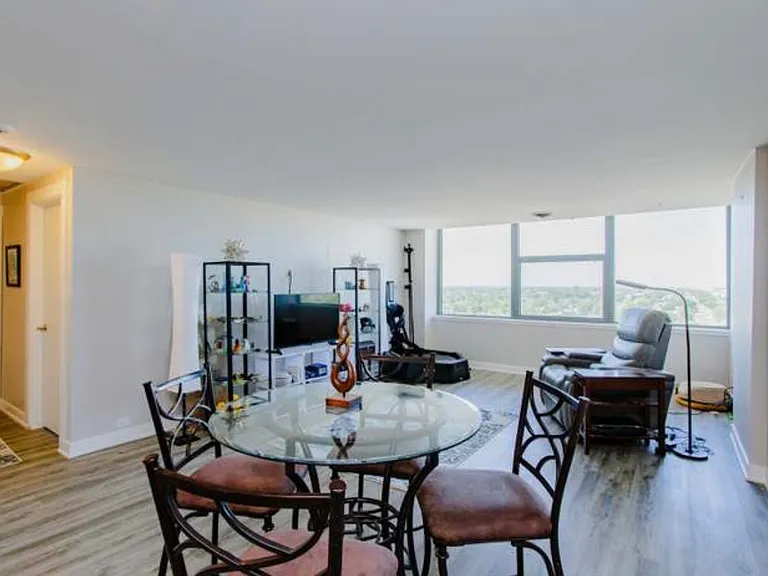 7234 W North Ave — Photo 4