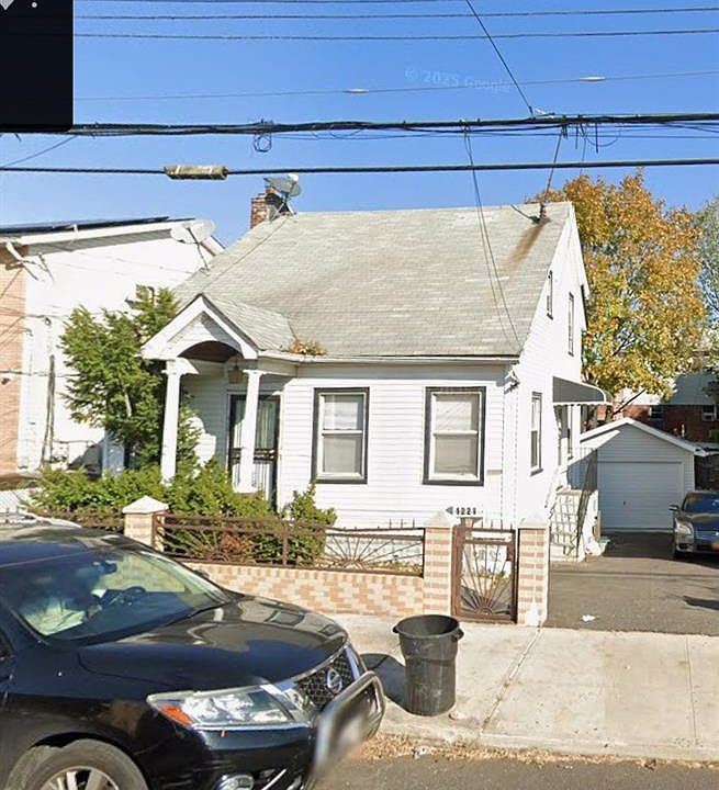 1st image of 1221 E 91st St