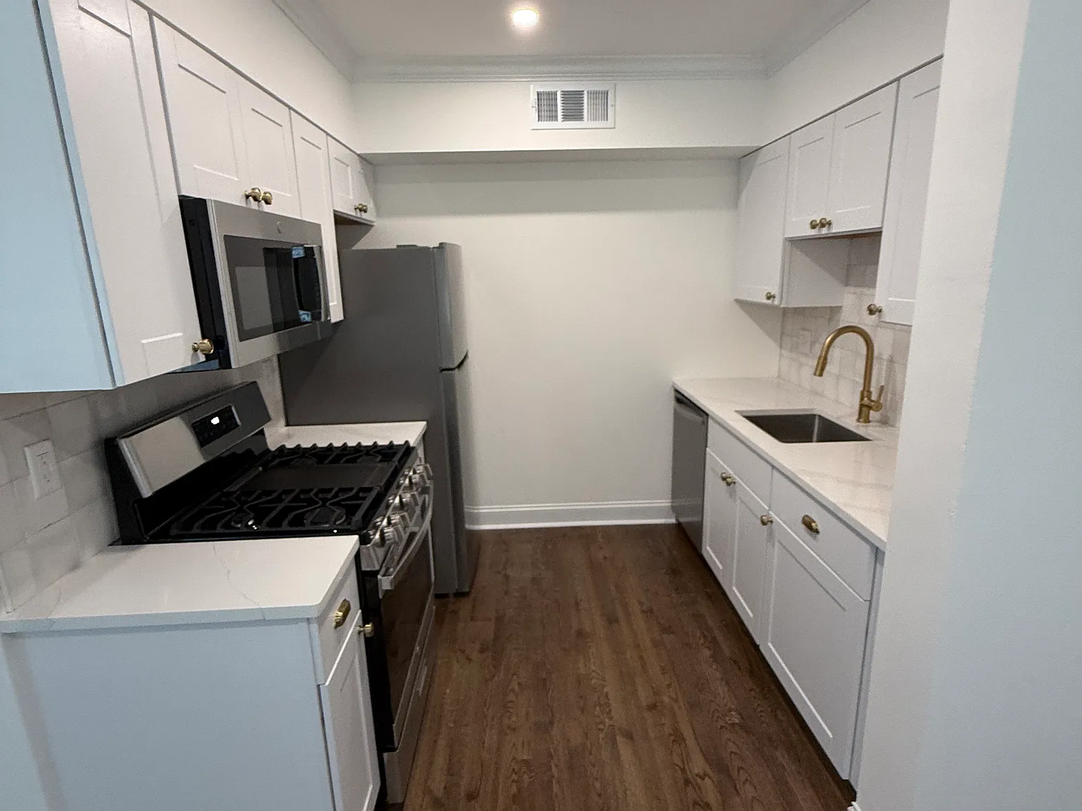 765 Westwood Dr — Photo 2