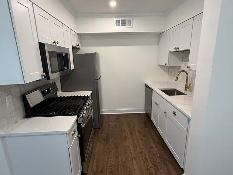 765 Westwood Dr — Photo 2