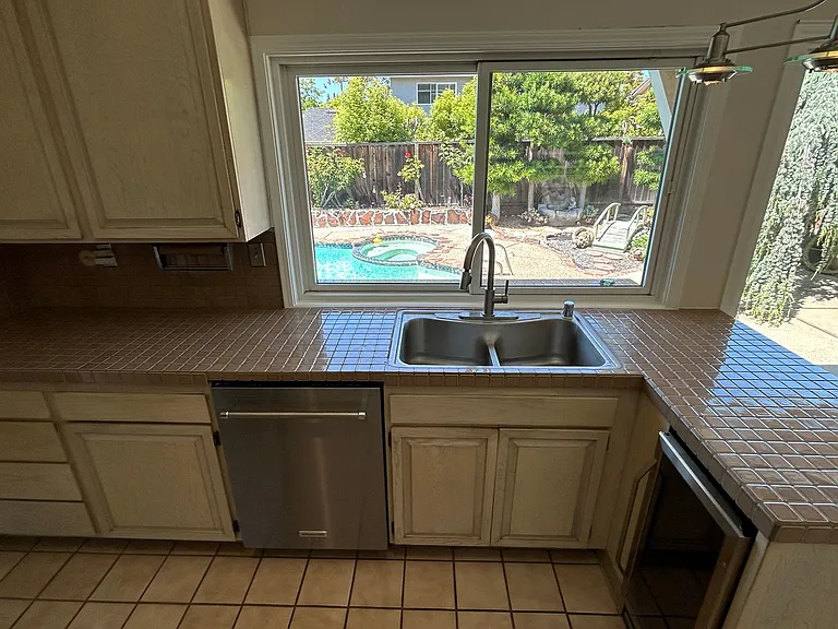 913 Reed Ave — Photo 3