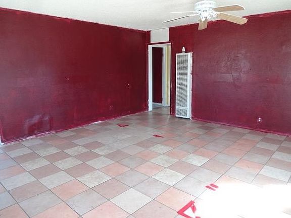 3rd image of 811 W Buena Vista St