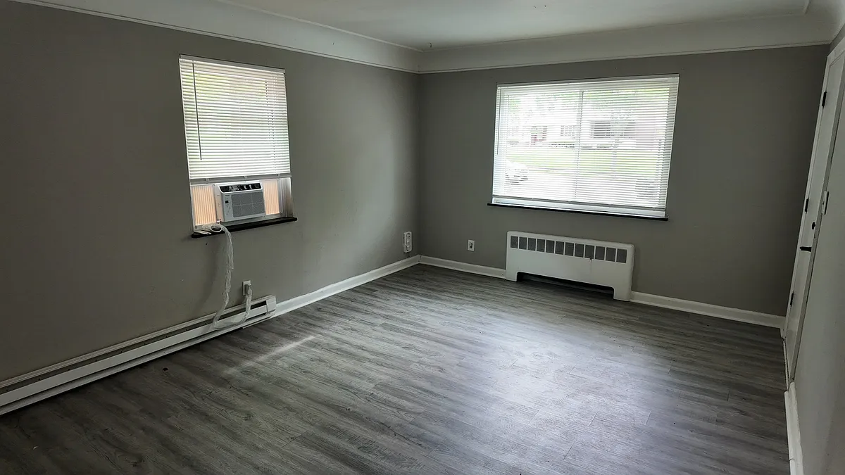 Building Photo - 7100 Eastlawn Dr #1