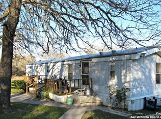 4326 Redtop Hill Dr, Elmendorf, TX 78112