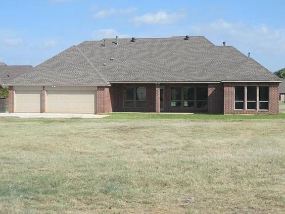 2nd image of 2610 Sarah Dr