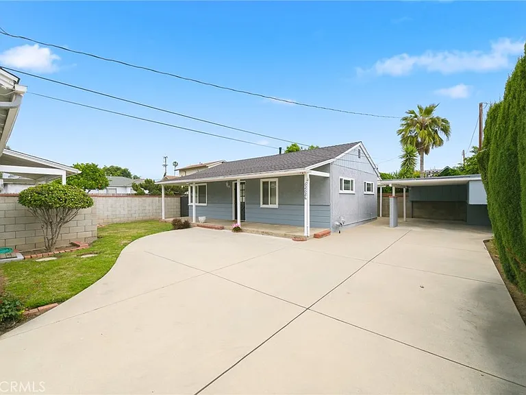 6268 N Muscatel Ave — Photo 2