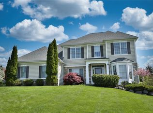 1 Pepperwood Ct, Pittsford, NY 14534