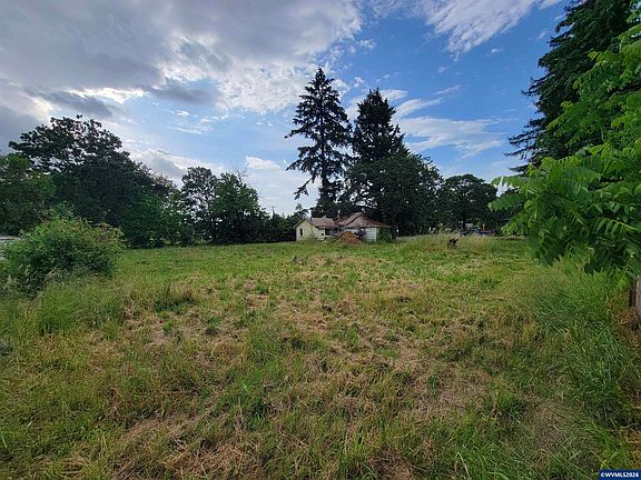 5th image of 1100 E Santiam St