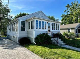 95 Chalker Beach Rd, Old Saybrook, CT 06475