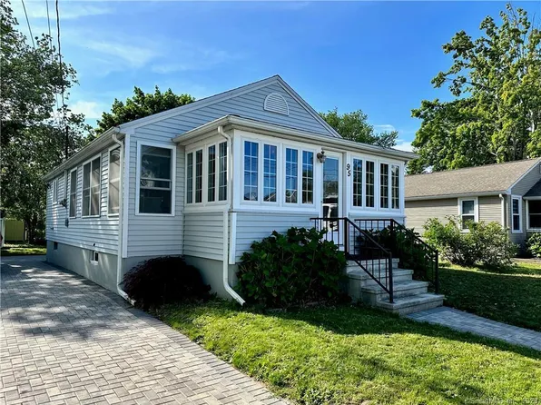 95 Chalker Beach Road, Old Saybrook, CT 06475