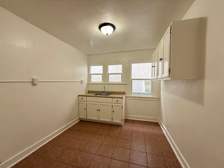 1426 Logan St — Photo 7