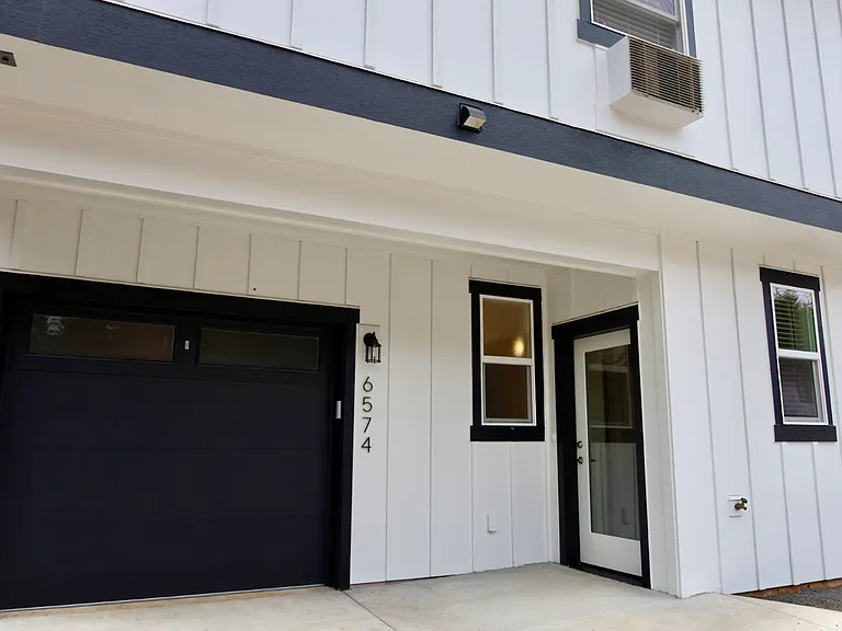 704 Elkins Way SE — Photo 2