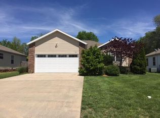 819 E Locust St, Bolivar, MO 65613