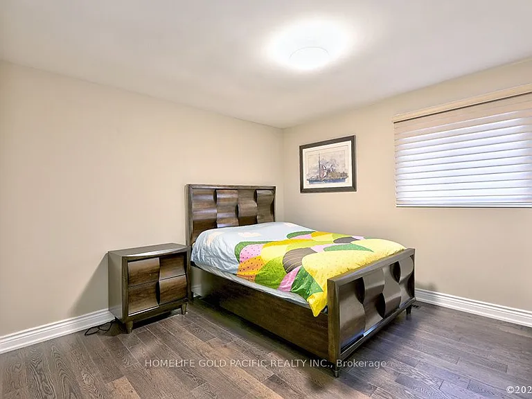 48 Havagal Cres — Photo 24