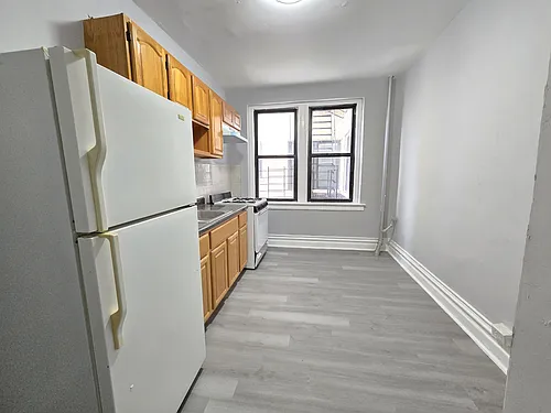 160 Ellis Ave Photo 1