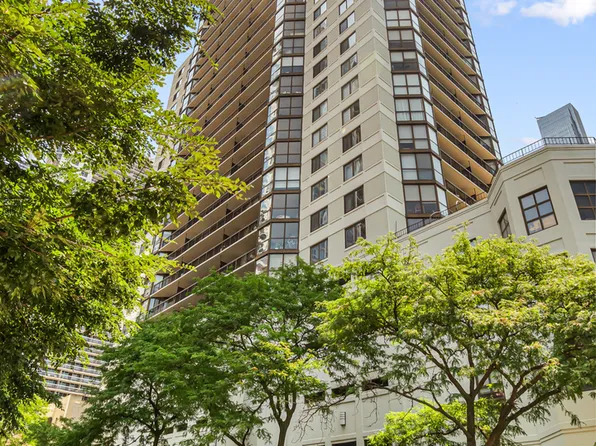 33 W Delaware Pl APT 14F, Chicago, IL 60610