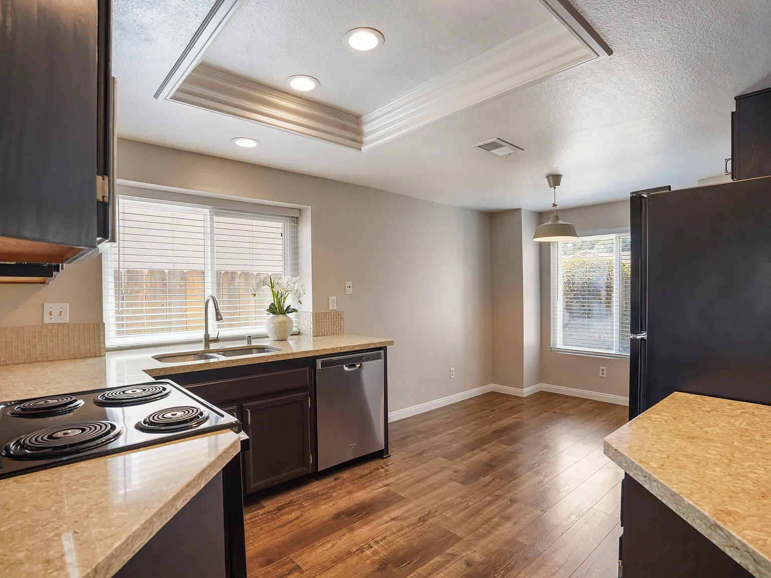 3 bed, 1316 sqft, $4,300 — Photo 4
