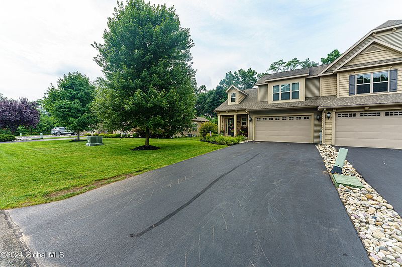 3rd image of 3A Inglewood Dr Drive