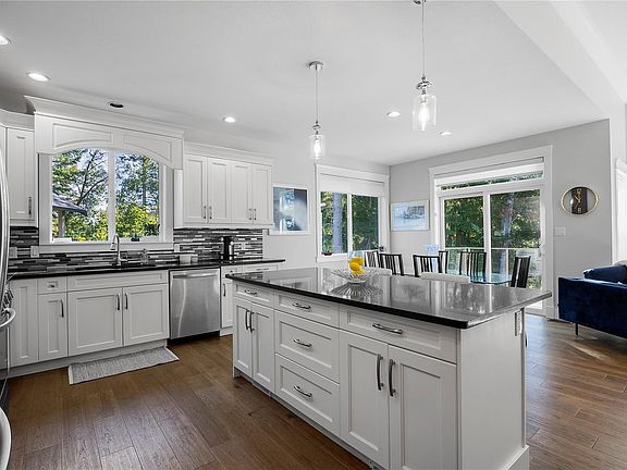 5th image of 207 Linstead Pl