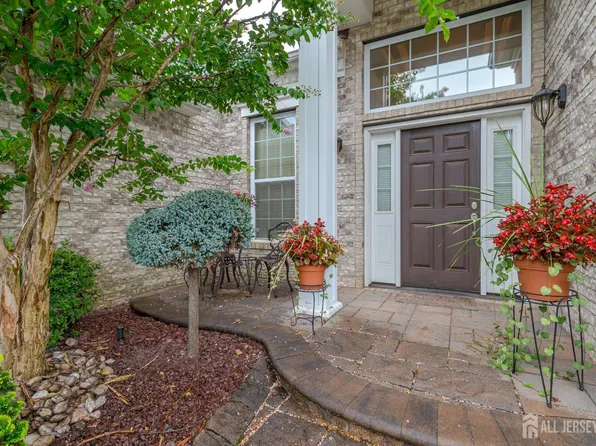 103 Riviera Dr, Monroe Township, NJ 08831