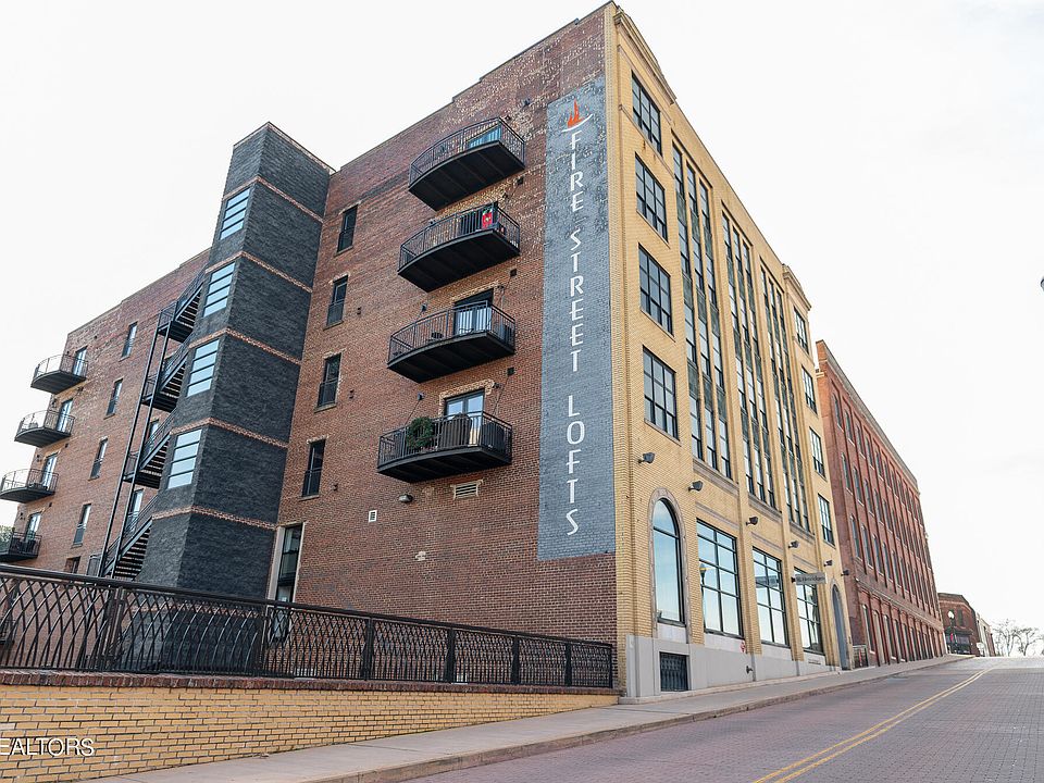 1st image of 220 W Jackson Ave APT 103