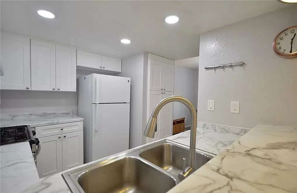 1 bed, 1.0 bath, 798 sqft, $1,900 — Photo 3