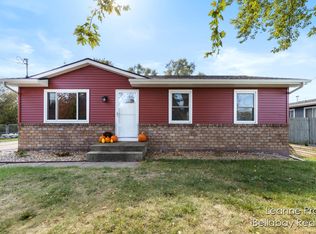 1019 Greenwood St, Middleville, MI 49333