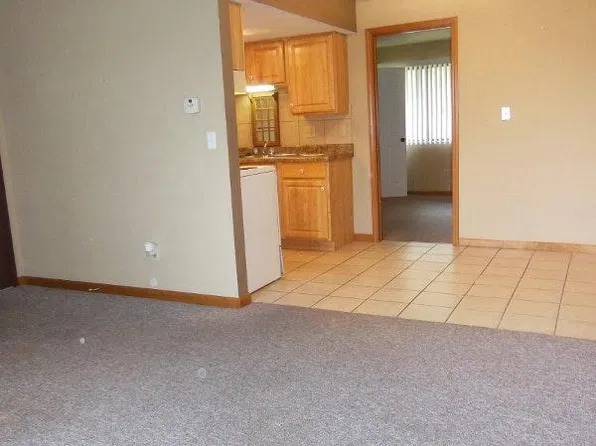 525 W H St APT 3, Swansea, IL 62226