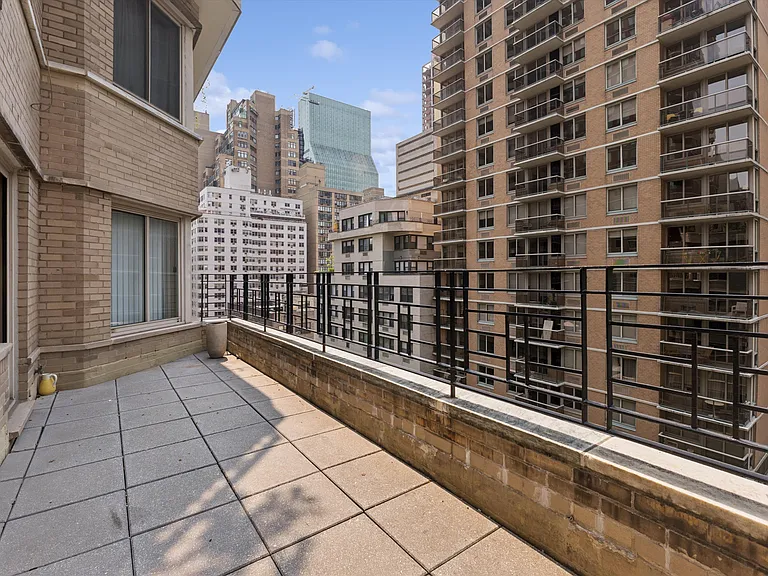 225 E 46th St #11E — Photo 11