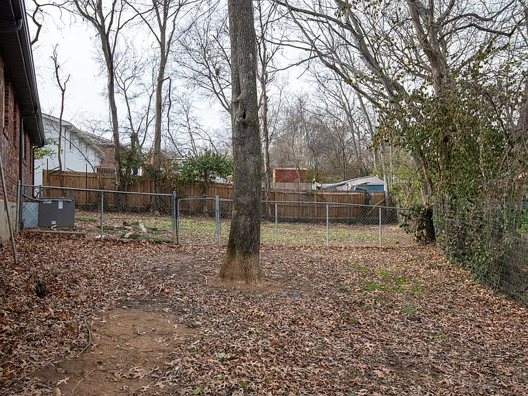 561 Singer Dr #B — Photo 27