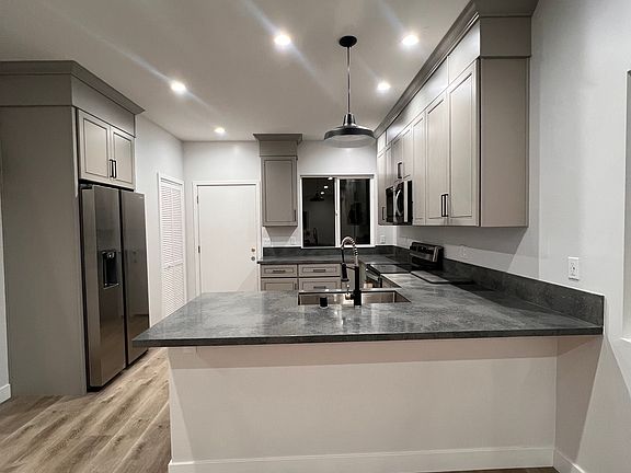 4th image of 5269 Castana St