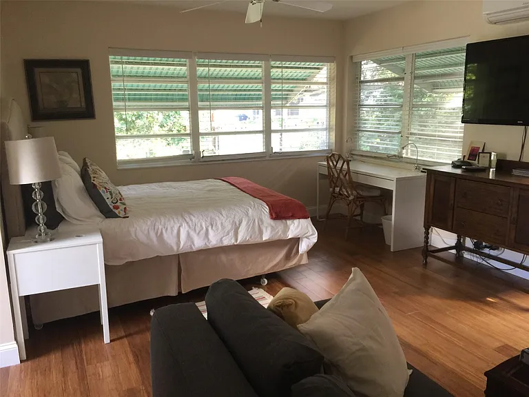 1307 SW 18th Ct — Photo 8