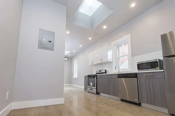 Rented by Nooklyn NYC LLC | media 22