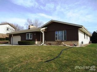 9350 S Springhill Ln, Franklin, WI 53132
