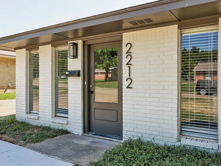 2212 Donna Dr — Photo 31