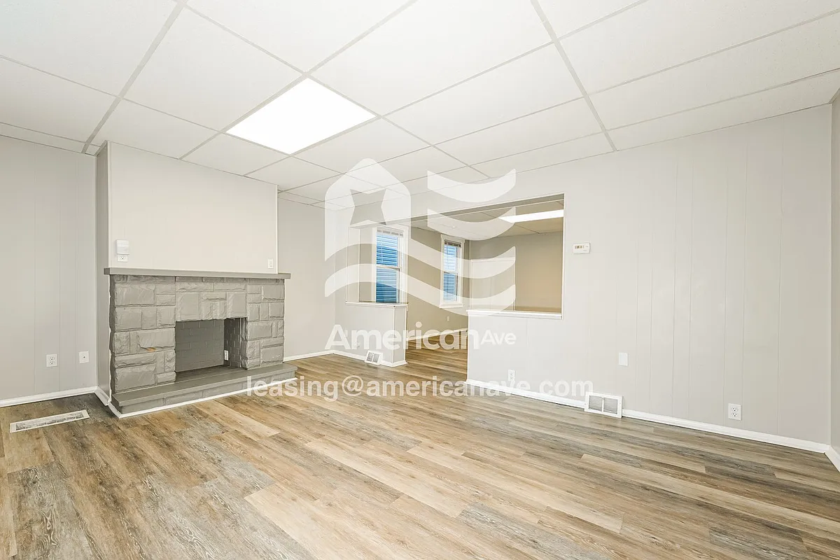 657344_002_living_room_14394849.jpg - 13 Maytide St