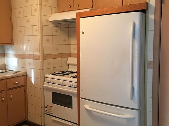 3rd image of 140 Norwood Ave #1