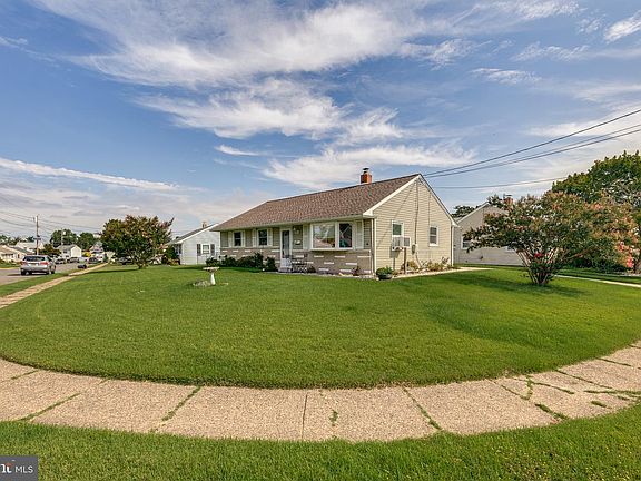 3rd image of 443 Flanders Rd