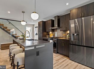 2715 W Flora St, Philadelphia, PA 19121