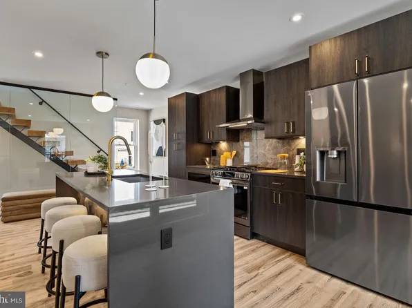 2715 W Flora St, Philadelphia, PA 19121