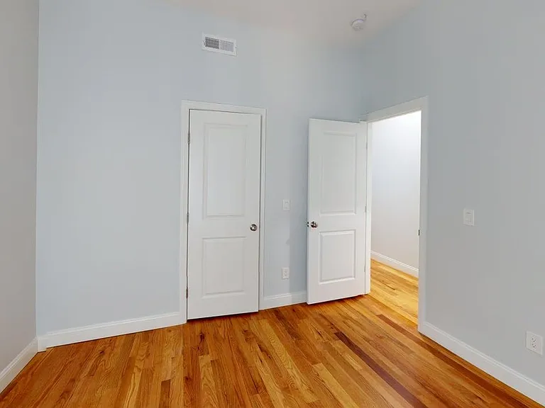 544 Whitney Ave — Photo 16
