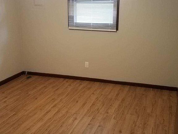 3rd image of 430 Lincoln Ln